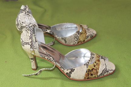 Босоножки новые