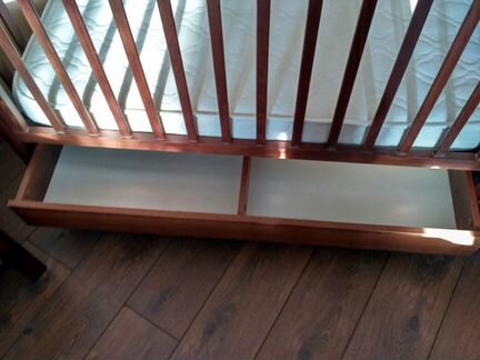 Детская кроватка, комод-пеленальный столик