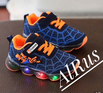 Светящиеся кроссовки для детей