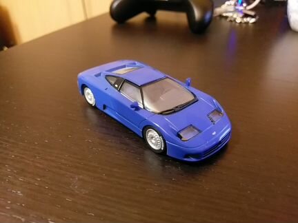 Bugatti EB 110 Minichamps 1/43