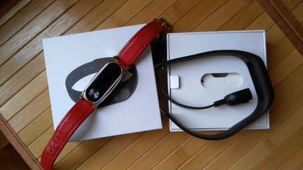 Xiaomi Mi Band 2 с кожаным ремешком