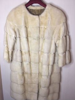 Женская белая норковая шуба