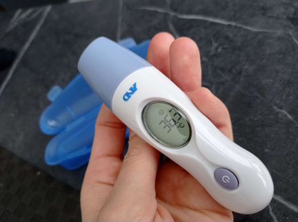 Термометр электронный инфракрасный AND