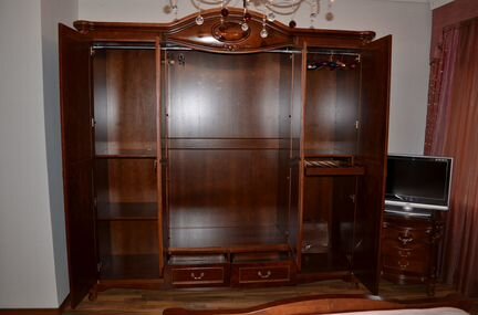 Спальный гарнитур. Массив дерево