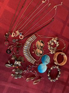 Бижутерия (серьги, цепочки, браслеты)