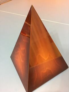 Часы-пирамида