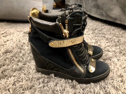 Продаю сникерсы