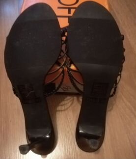 Новые кожаные босоножки