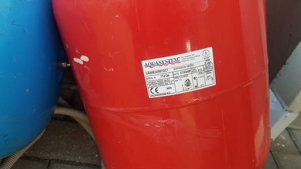 Б/У расширительный бак системы водоснабжения