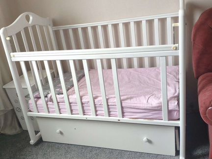 Кровать детская белая с маятником