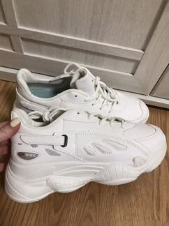 Кроссовки женские новые