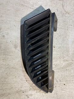 Решетка радиатора передняя левая Mitsubishi Colt