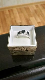 Кольцо с сапфирами и бриллиантами белое золото