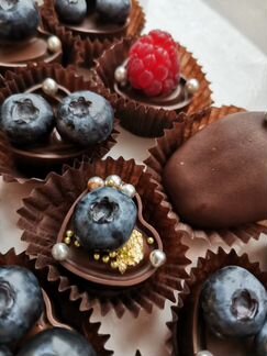 Конфеты ручной работы с ягодами