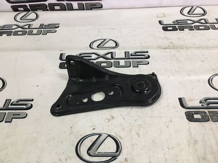 Крепление балки подвески переднее правое Lexus