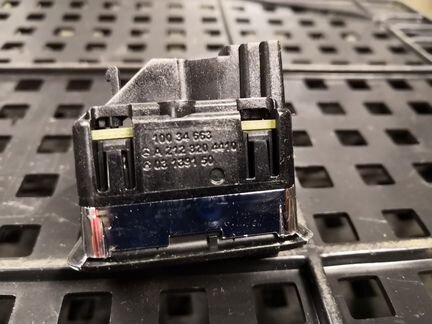 Кнопка открывания багажника Mercedes A2123204410