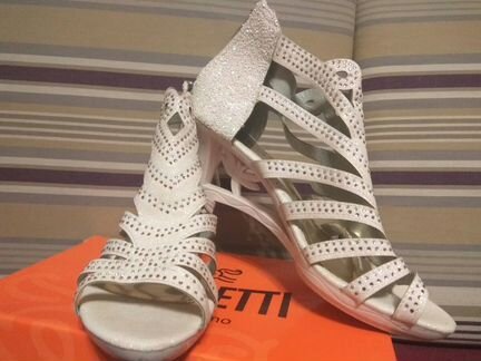 Нарядные босоножки 35 р.(22.5 см)