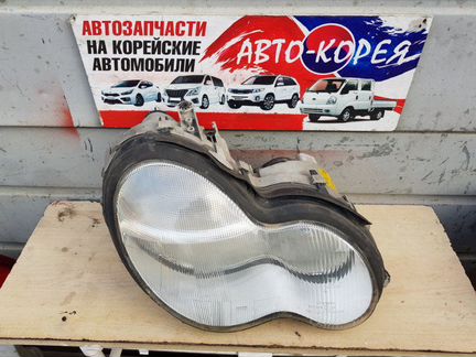 Фара передняя правая Mercedes Benz W203 2000-2004