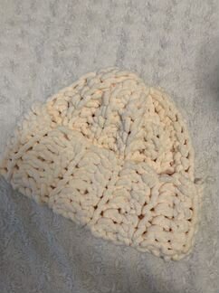 Теплая зимняя шапка