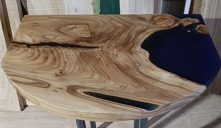 Столешница в ванную комнату с рекой лофт