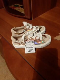 Кроссовки новые,доя девочки 28 размер