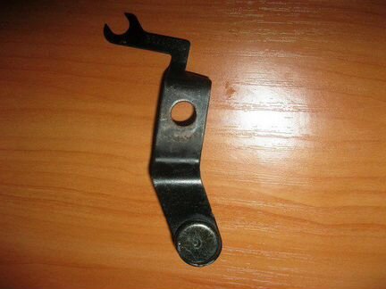 Кронштейн облицовки радиатора правый только кабины