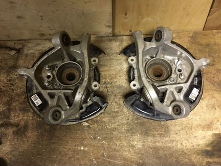 Кулак задний Lexus IS