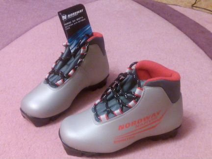 Новые детские лыжные ботинки NNN разм. 33