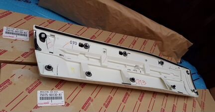 Молдинг двери Toyota Land Cruiser 200 2012-2015