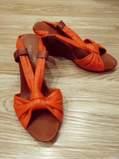 Кожаные босоножки