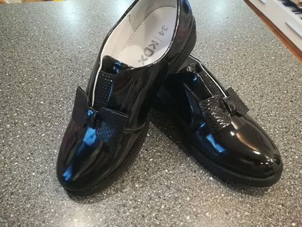 Туфли новые, школьные, для девочек - 34 р