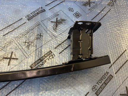 Усилитель переднего бампера Toyota Corolla 180