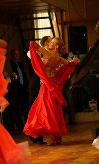 Яркое бальное платье (стандарт)