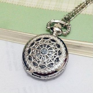 Часы-подвеска №3 Серебристая паутинка